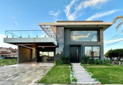 Casa 3 dormitórios para venda, Zona Nova em Capão da Canoa | Ref.: 3334